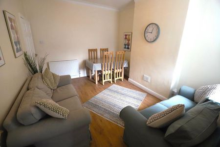 4 bedroom terraced house to rent - Photo 2