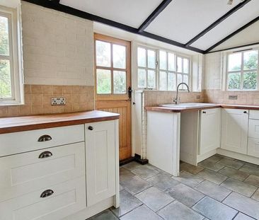 2 bedroom semi-detached house to rent - Photo 6