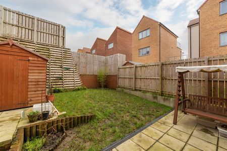 3 bed detached house to rent in Featherwood Avenue, Whickham View, NE15 - Photo 2