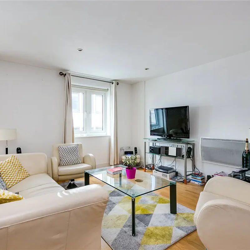 2 bedroom flat in 1 Brewhouse Lane - Photo 1