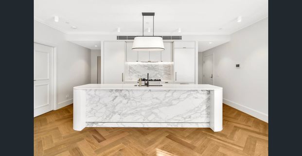 Near New Three-bedroom apartment - Photo 1