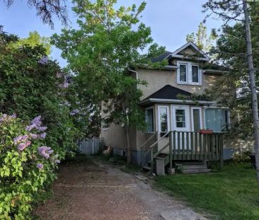 Bright Inner City Home w/ Huge Yard, Double Garage with Workshop & Driveway. | Calgary - Photo 1