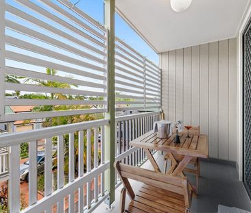 Contemporary Split-Level Townhouse in the Heart of Kelvin Grove! - Photo 3