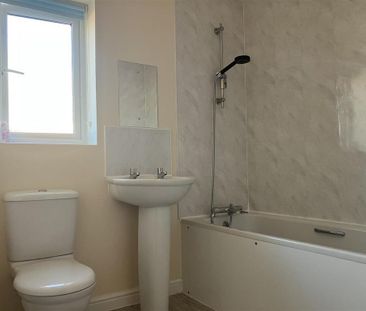 3 bedroom semi-detached house to rent - Photo 4