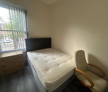 6 Bed Student Accommodation - Photo 3