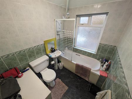 3 bedroom private hall to rent - Photo 4