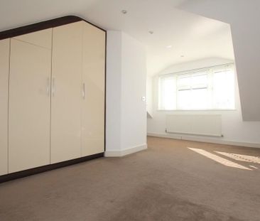 3 bedroom end of terrace house to rent - Photo 3