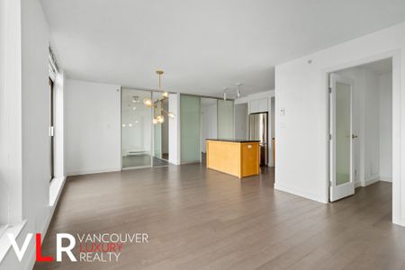 Condo in Downtown Vancouver, BC - Photo 5