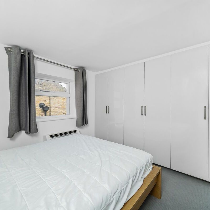 A modern two bedroom apartment in the heart of Greenwich. - Photo 1