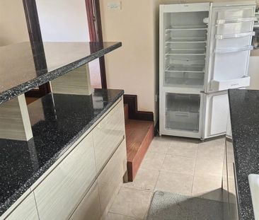 1 Bedroom Flat / Apartment to let - Photo 5