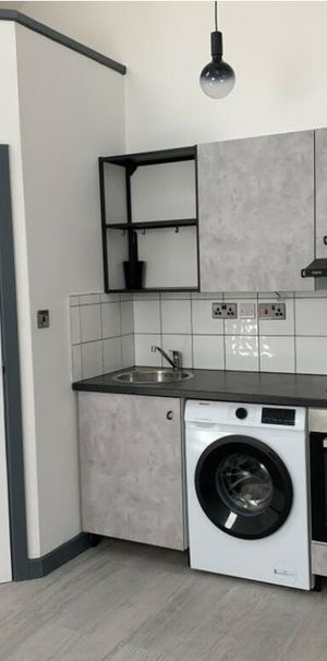 Studio to rent - Photo 1