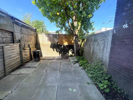 4 bedroom terraced house to rent - Photo 5