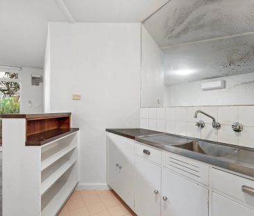 Charming 1-Bedroom Apartment in Prime St Kilda Location - Photo 5