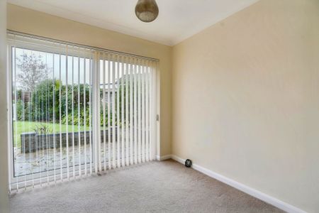 3 bed detached bungalow to rent in Egremont Road, Maidstone, ME15 - Photo 2