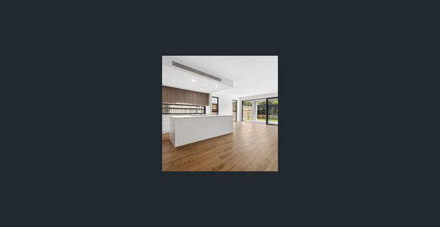 Luxury Near-New 3-Bedrrom Town Home - Photo 1