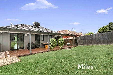 11 Busst Drive, Watsonia North - Photo 2