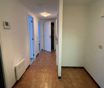 Opgefrist appartement gelegen op de 3e verdieping in het gebouw "re... - Photo 4