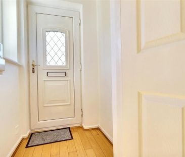 2 bedroom end of terrace house to rent - Photo 4