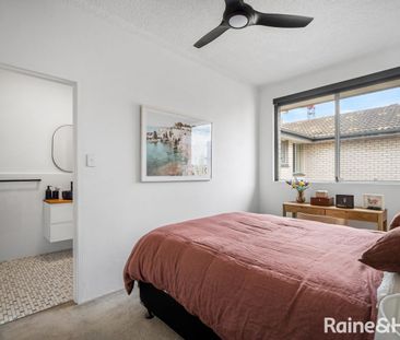 Bright Beachside Apartment - Photo 1