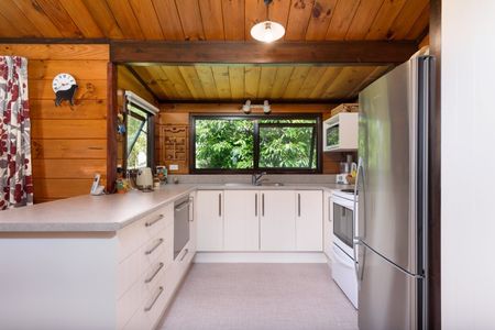 Five Bedroom Home - near Harbours Edge, Te Puna - Te Puna - Photo 2