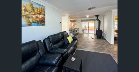 Charming Family Home in Dubbo - Photo 5