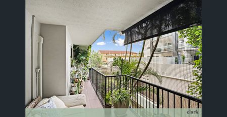 Convenience at Your Door - Spacious Living in a Prime Pocket - Photo 2