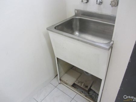 Spacious Second Floor Unit - Photo 3