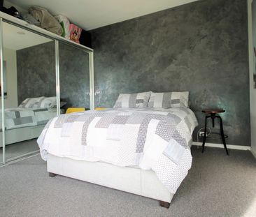 Stylish Apartment - Photo 2