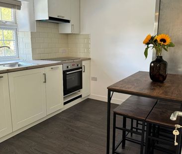 Room in a Shared Flat, Daffodil Street, W12 - Photo 4