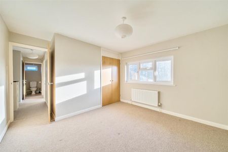 4 bedroom semi-detached house to rent - Photo 3