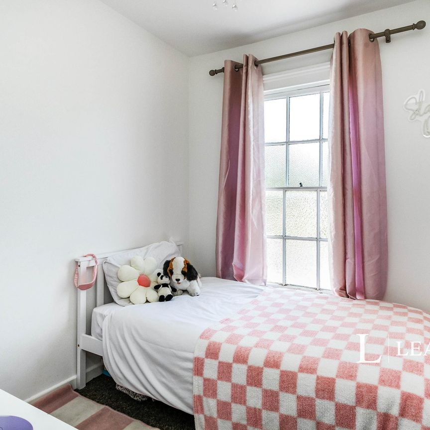 3 bedroom apartment to rent High Street, Deanshanger, MK19 6HR - Photo 1
