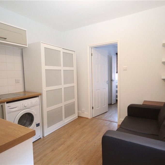 Baillie Road, Guildford, Surrey, GU1 3LN - Photo 1