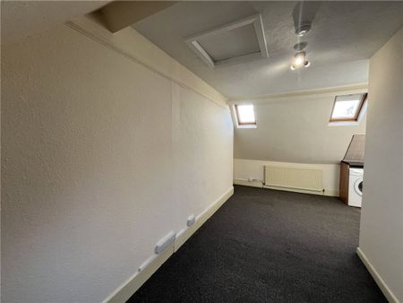 An unfurnished studio apartment on Cowley Road, suitable for a single occupier only. - Photo 4