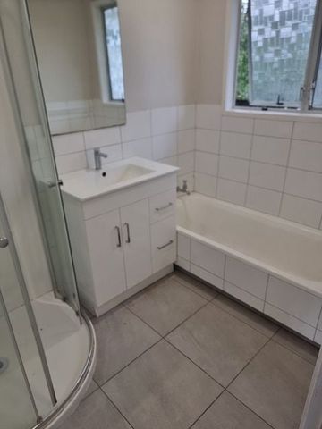 Sunny deck near Sunnyvale station - Photo 5