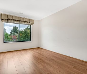 Two Storey Family Home with Lakeside View!! - Photo 1