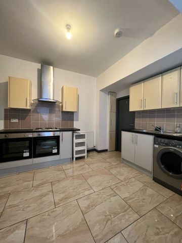 Harefield Road Room 6 - Photo 2