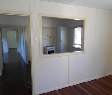 Cute cottage living in Woody Point - Photo 6