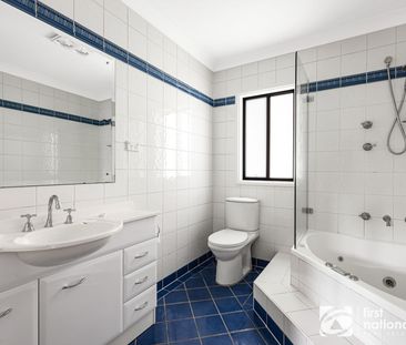 Impressive Family Home with Versatile Detached Studio - Photo 6