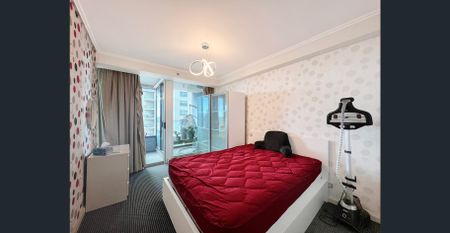 Fully furnished stunning one bedroom apartment with the city view! - Photo 2