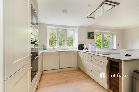 3 bedroom end of terrace house to rent - Photo 2