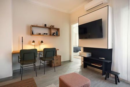 Carrer dels Enamorats, Barcelona, Catalonia 08013 - Photo 2