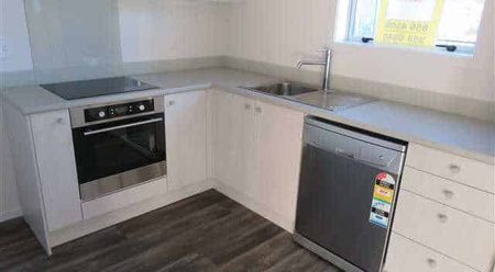 Townhouse - Great Location - Photo 3