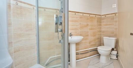 Studio Flat, London, IG11 - Photo 5