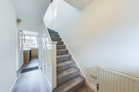 3 bedroom semi-detached house to rent - Photo 2