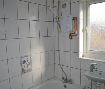 Studio Flat, Blandford Road, BR3 - Photo 2