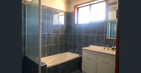 HOUSE IN CABRAMATTA - Photo 5