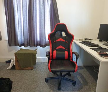 3 bedroom flat to rent - Photo 5