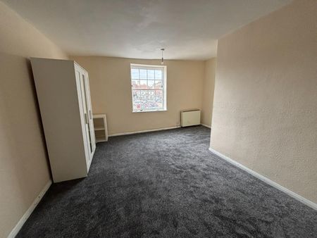 2 bedroom Flat To Let - Photo 4