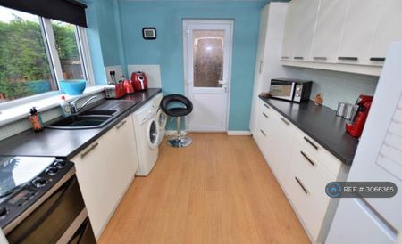 3 bedroom end of terrace house to rent - Photo 5