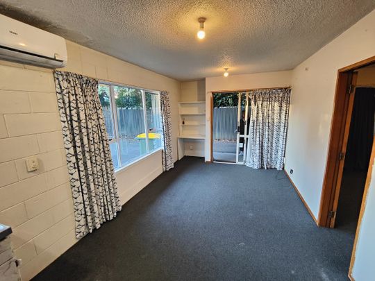 One bedroom unit in a handy location - Photo 1